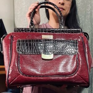 Chic Red and Black Crocodile-Embossed Travel Bag